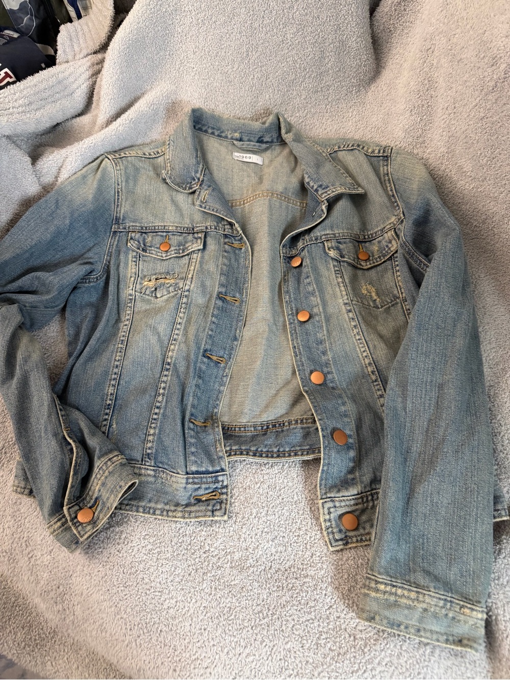 Gap 1969 women’s size L Wash Denim Jean Jacket with Copper Buttons